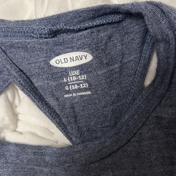 Soft twisted tank tops - Picture 6 of 12